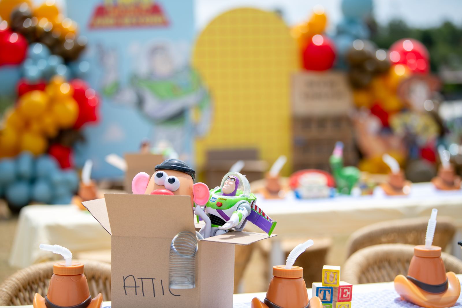 Toy Story kids table with backdrops and balloon garlands
