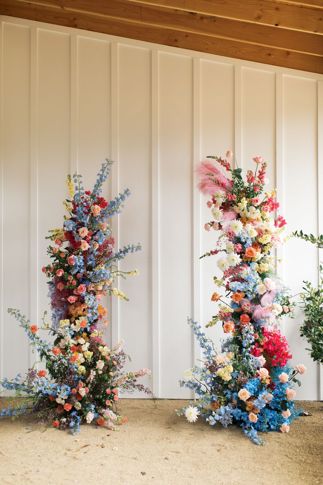 Colorful floral ceremony columns in blues and pinks